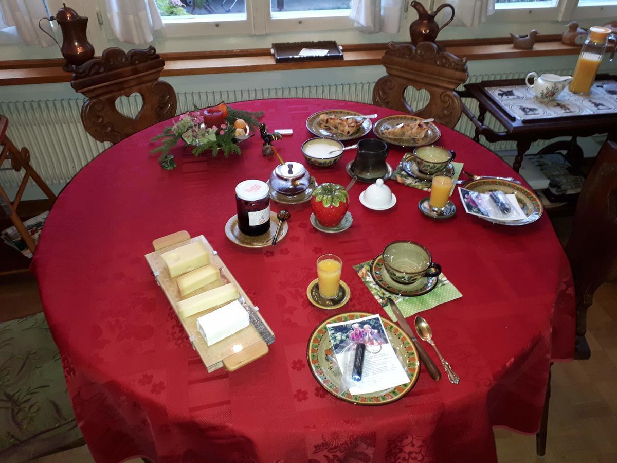 Chez Jean Et Daisy Bed & Breakfast Riehen Luaran gambar